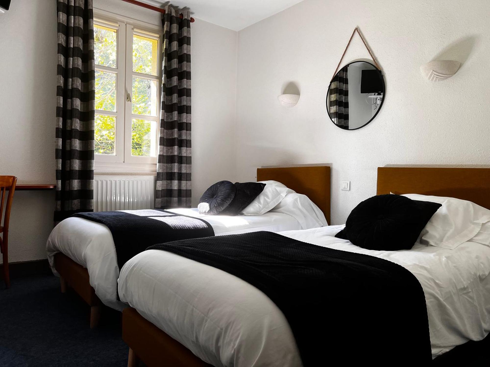 L'Escoundillou Hotel Saint-Jacques-des-Blats ภายนอก รูปภาพ