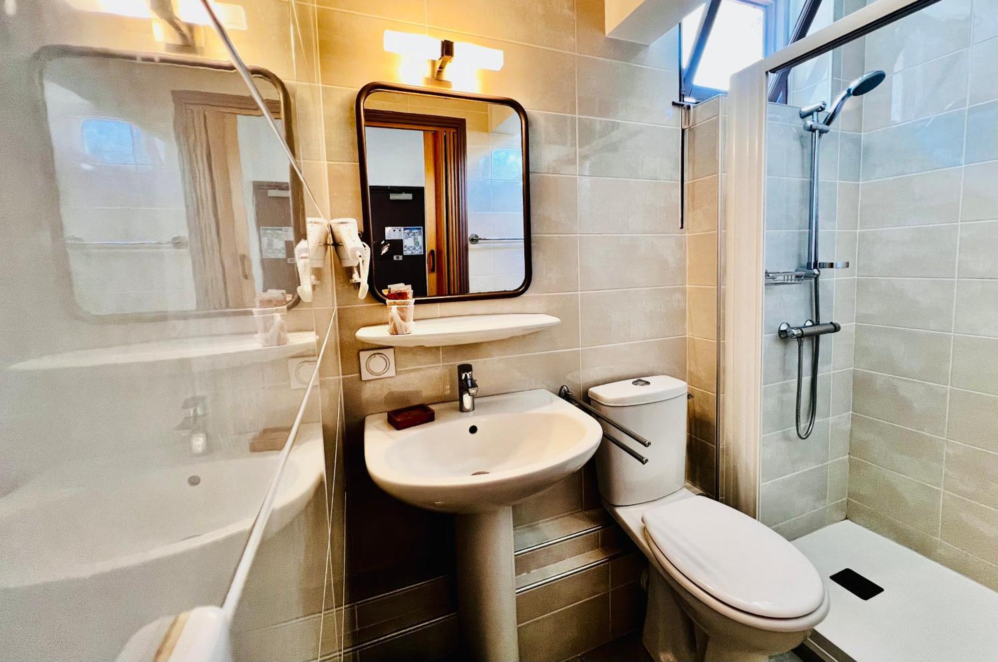 L'Escoundillou Hotel Saint-Jacques-des-Blats ภายนอก รูปภาพ