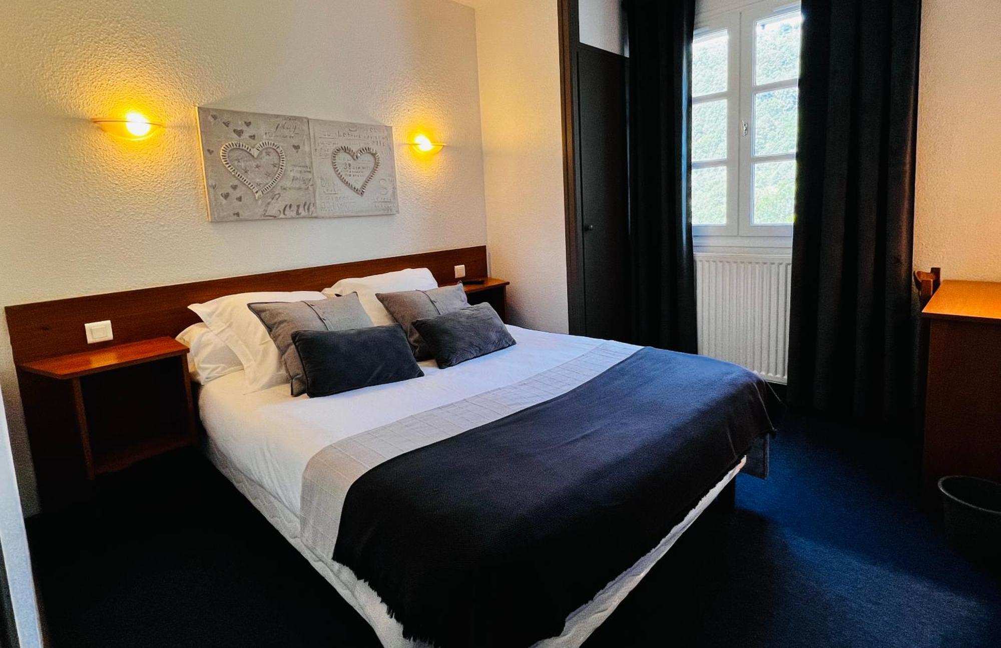 L'Escoundillou Hotel Saint-Jacques-des-Blats ภายนอก รูปภาพ