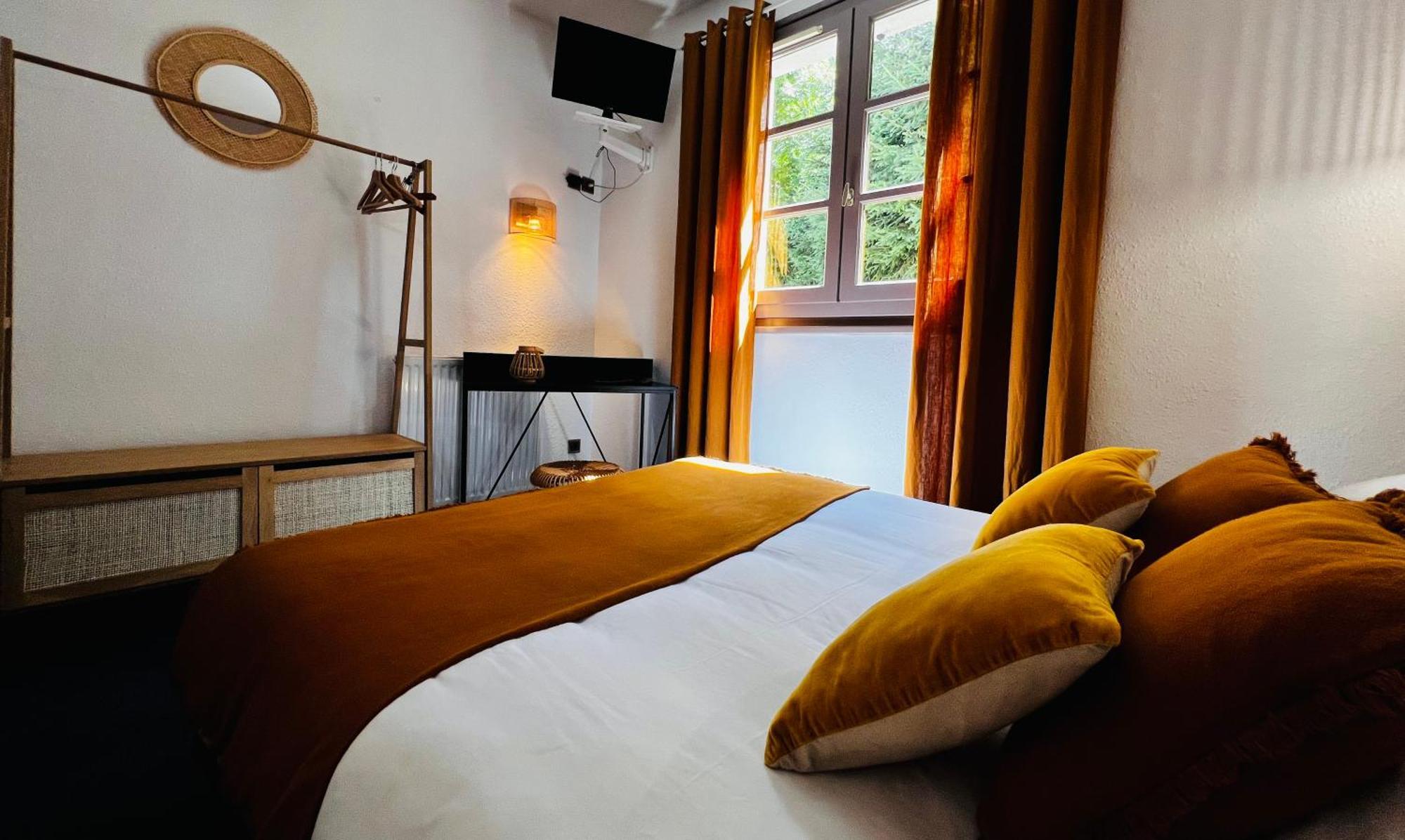 L'Escoundillou Hotel Saint-Jacques-des-Blats ภายนอก รูปภาพ